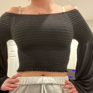 Black off-shoulder smocked top🖤